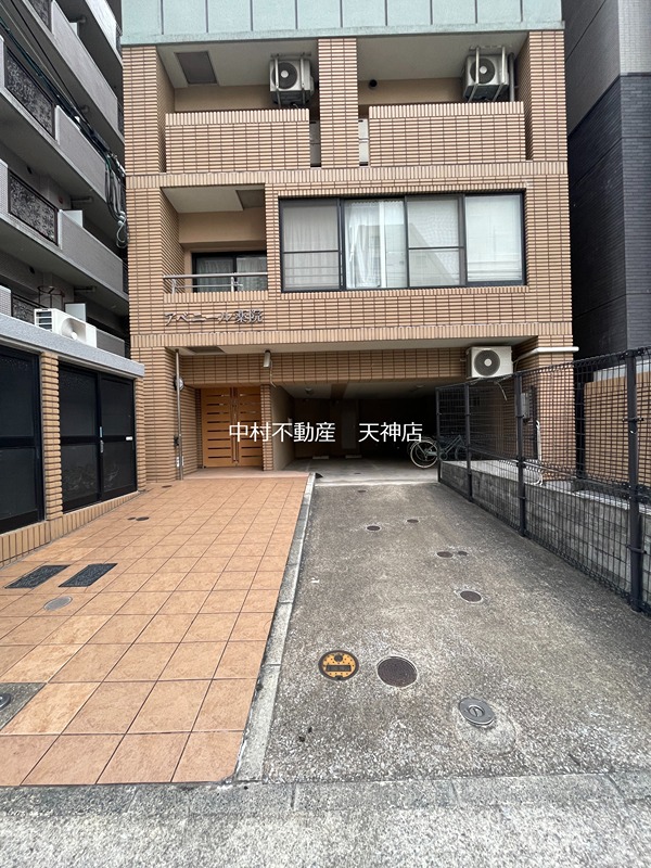 アベニール薬院 駐車場