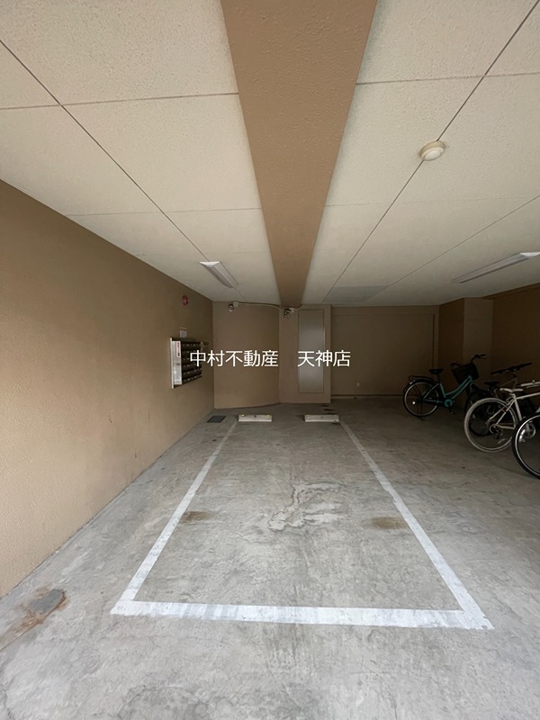アベニール薬院 駐車場