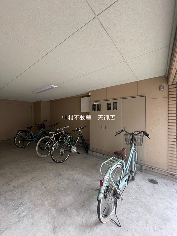 アベニール薬院 駐車場