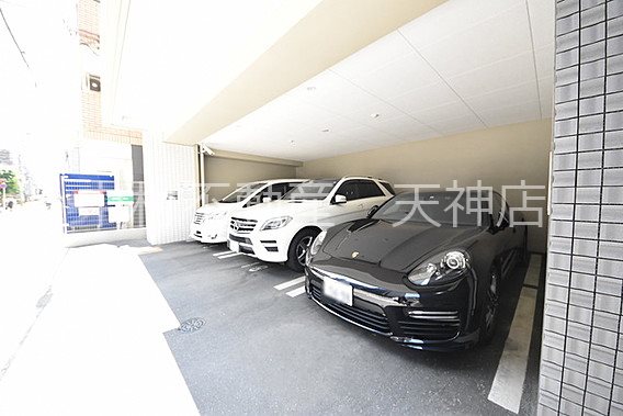 エンクレスト天神AVANT 駐車場