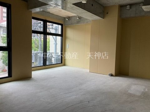 キャナリー警固小前ビル 玄関