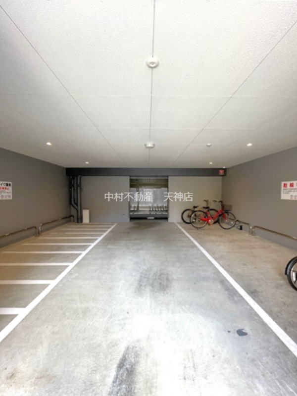  RLIV'S 天神南 駐車場
