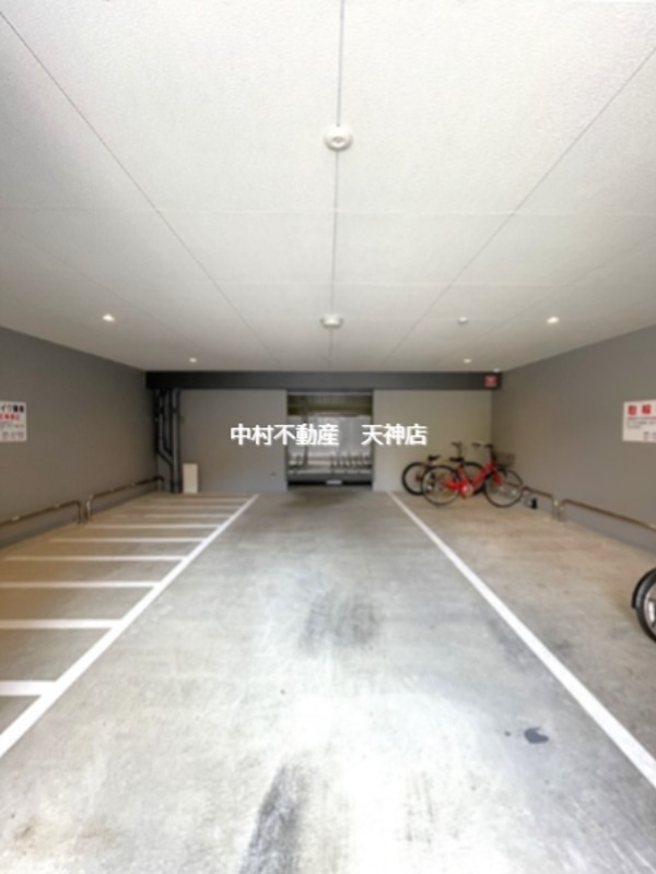 RLIV'S 天神南 駐車場