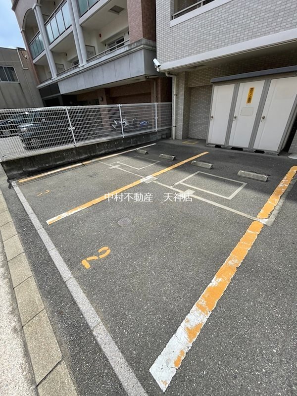 アセットヒルズパークサイト博多 駐車場