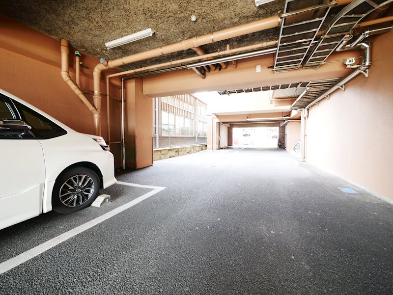 アンピールメゾン天神北 駐車場