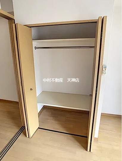 オリンピア西新 収納