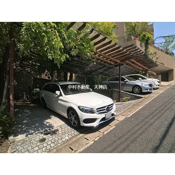 ガーデンヒルズ浄水III 駐車場
